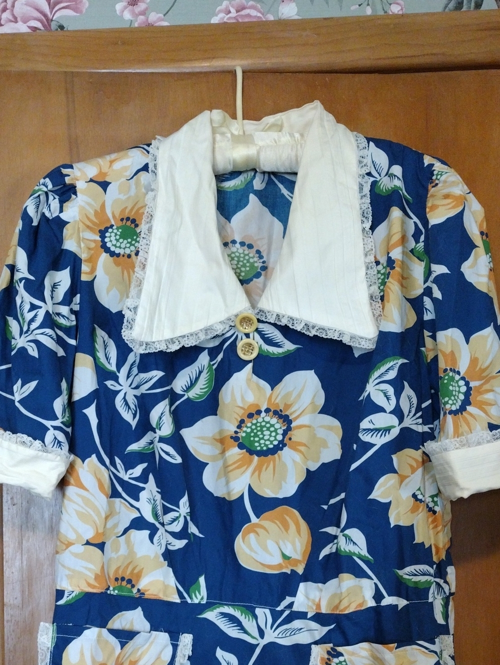 Navy Floral Vintage-Style Dress with Cream Collar - Picture 3 of 8